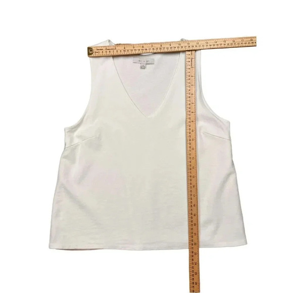 Anthro eri + ali V-neck Sleeveless Top - Picture 4 of 11